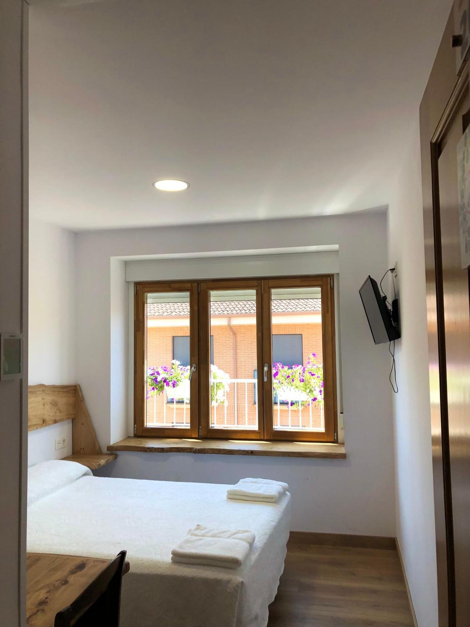 Sahagún Hostal San Juan מראה חיצוני תמונה