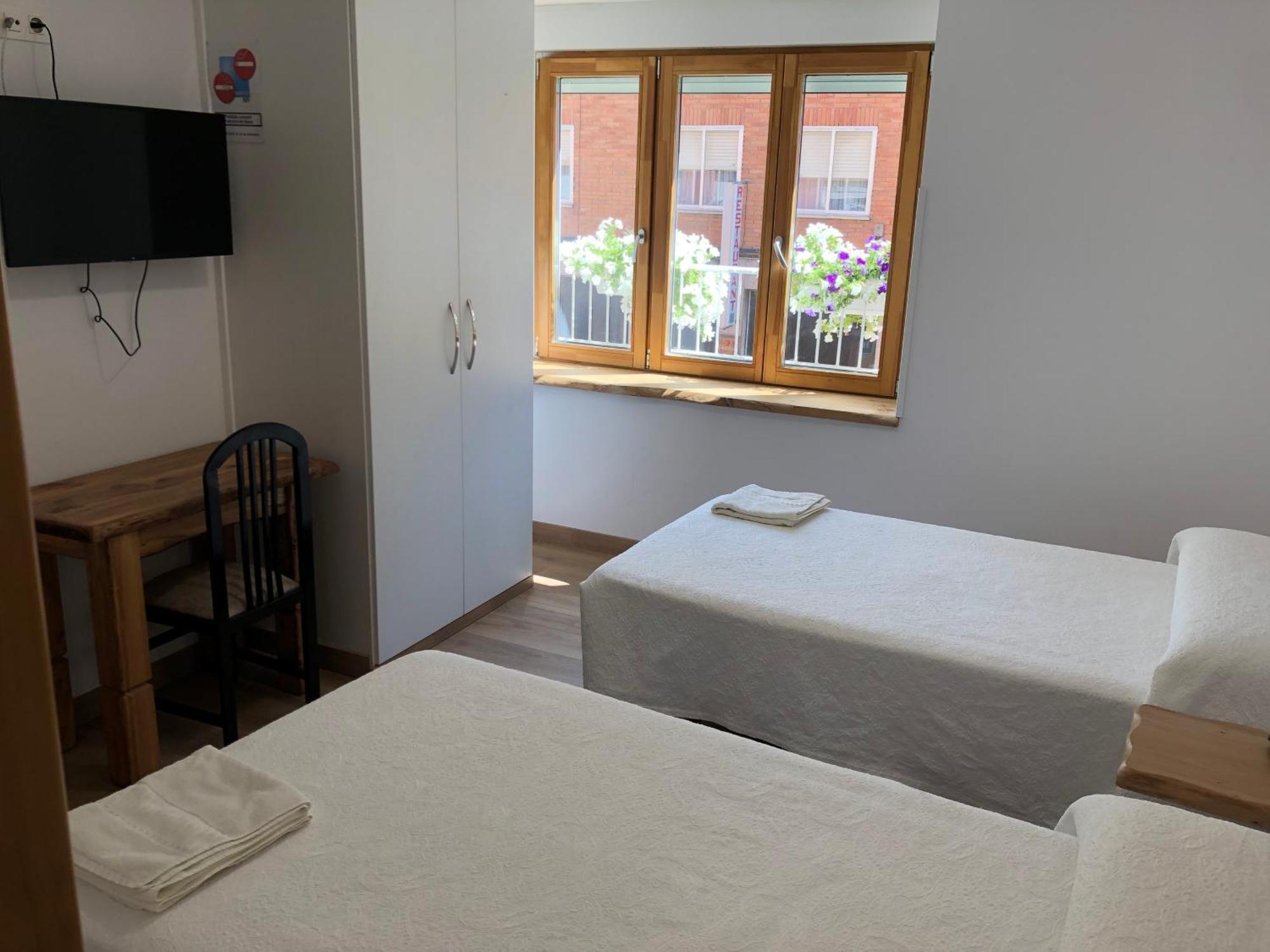 Sahagún Hostal San Juan מראה חיצוני תמונה